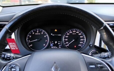 Mitsubishi Outlander III рестайлинг 3, 2018 год, 1 882 000 рублей, 14 фотография