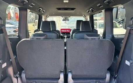 Toyota Voxy, 2025 год, 4 820 000 рублей, 17 фотография