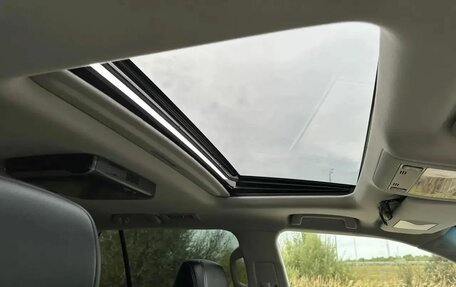 Toyota Land Cruiser 200, 2010 год, 3 103 000 рублей, 20 фотография
