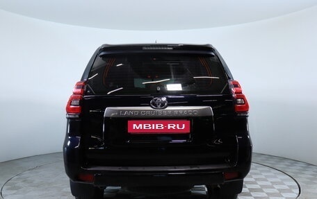 Toyota Land Cruiser Prado 150 рестайлинг 2, 2021 год, 5 199 000 рублей, 6 фотография