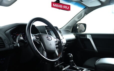 Toyota Land Cruiser Prado 150 рестайлинг 2, 2021 год, 5 199 000 рублей, 15 фотография