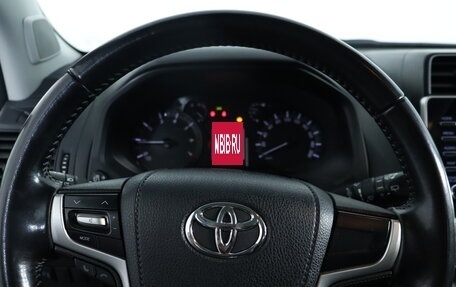 Toyota Land Cruiser Prado 150 рестайлинг 2, 2021 год, 5 199 000 рублей, 19 фотография
