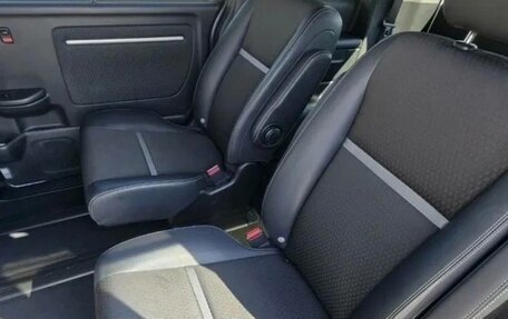Honda Stepwgn IV, 2022 год, 2 200 000 рублей, 9 фотография