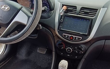 Hyundai Solaris II рестайлинг, 2014 год, 800 000 рублей, 4 фотография
