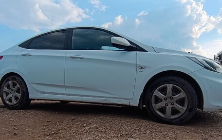Hyundai Solaris II рестайлинг, 2014 год, 800 000 рублей, 3 фотография