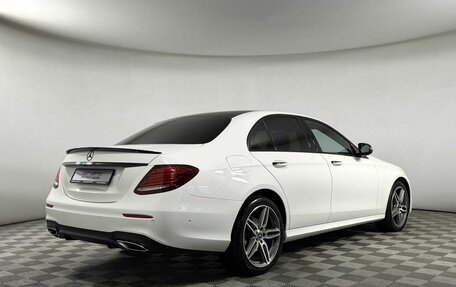 Mercedes-Benz E-Класс, 2019 год, 3 449 000 рублей, 29 фотография