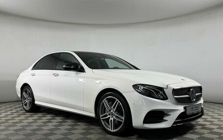 Mercedes-Benz E-Класс, 2019 год, 3 449 000 рублей, 33 фотография