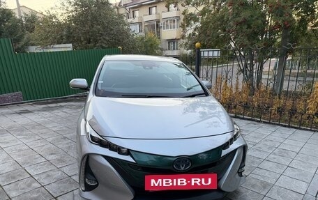 Toyota Prius IV XW50, 2017 год, 2 150 000 рублей, 6 фотография