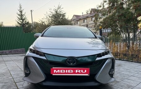 Toyota Prius IV XW50, 2017 год, 2 150 000 рублей, 4 фотография