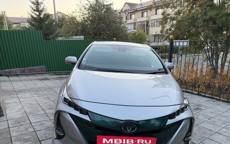 Toyota Prius IV XW50, 2017 год, 2 150 000 рублей, 3 фотография