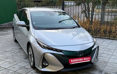 Toyota Prius IV XW50, 2017 год, 2 150 000 рублей, 2 фотография