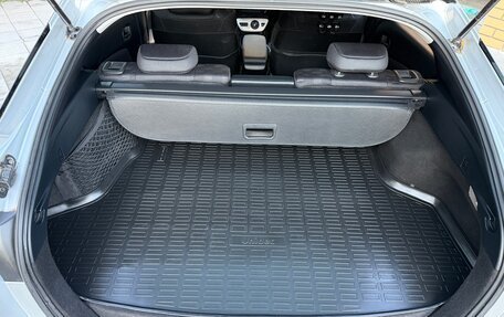 Toyota Prius IV XW50, 2017 год, 2 150 000 рублей, 19 фотография