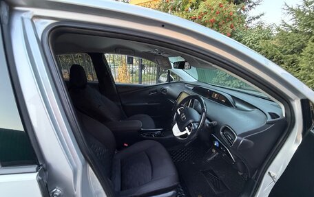 Toyota Prius IV XW50, 2017 год, 2 150 000 рублей, 18 фотография