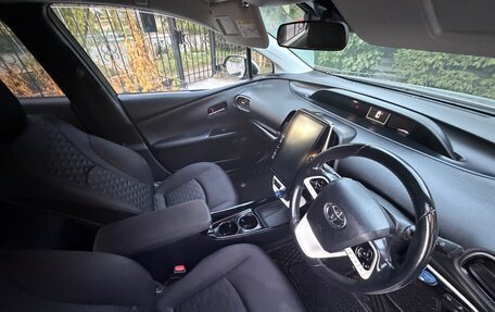 Toyota Prius IV XW50, 2017 год, 2 150 000 рублей, 16 фотография