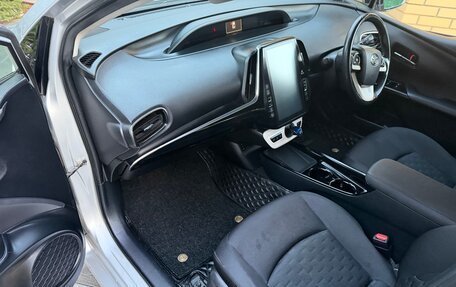 Toyota Prius IV XW50, 2017 год, 2 150 000 рублей, 14 фотография