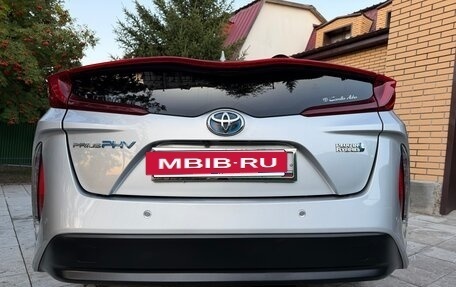Toyota Prius IV XW50, 2017 год, 2 150 000 рублей, 7 фотография