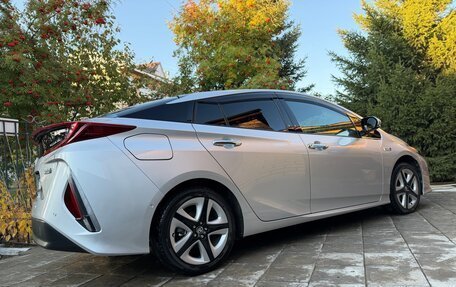 Toyota Prius IV XW50, 2017 год, 2 150 000 рублей, 23 фотография