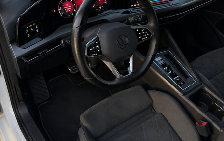 Volkswagen Golf VIII, 2022 год, 2 160 000 рублей, 11 фотография