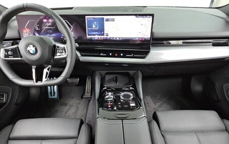 BMW 5 серия, 2025 год, 7 843 276 рублей, 6 фотография