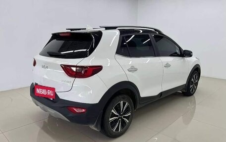 KIA Stonic, 2023 год, 1 717 000 рублей, 4 фотография