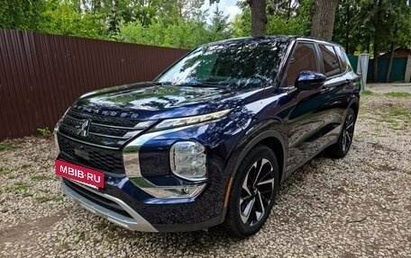 Mitsubishi Outlander, 2022 год, 3 490 000 рублей, 4 фотография