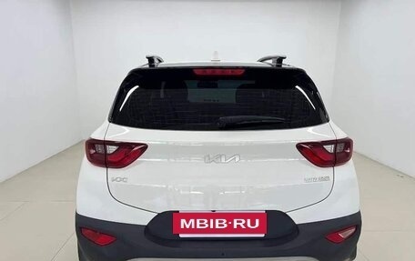 KIA Stonic, 2023 год, 1 717 000 рублей, 5 фотография