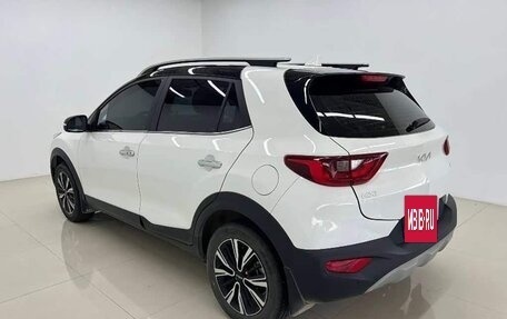 KIA Stonic, 2023 год, 1 717 000 рублей, 6 фотография
