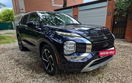 Mitsubishi Outlander, 2022 год, 3 490 000 рублей, 2 фотография