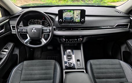 Mitsubishi Outlander, 2022 год, 3 490 000 рублей, 14 фотография