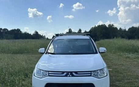 Mitsubishi Outlander III рестайлинг 3, 2013 год, 1 150 000 рублей, 3 фотография
