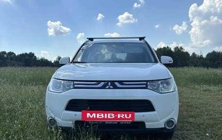 Mitsubishi Outlander III рестайлинг 3, 2013 год, 1 150 000 рублей, 10 фотография