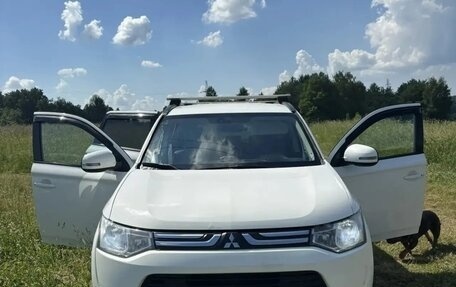 Mitsubishi Outlander III рестайлинг 3, 2013 год, 1 150 000 рублей, 9 фотография