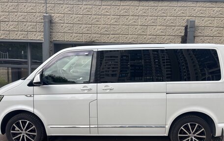 Volkswagen Multivan T6 рестайлинг, 2016 год, 4 400 000 рублей, 2 фотография