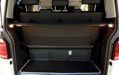 Volkswagen Multivan T6 рестайлинг, 2016 год, 4 400 000 рублей, 8 фотография