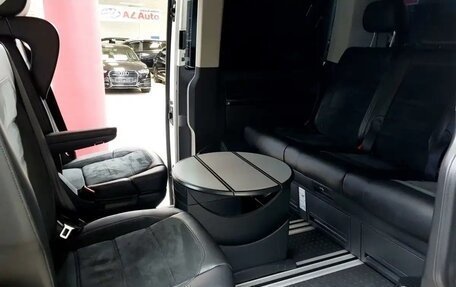 Volkswagen Multivan T6 рестайлинг, 2016 год, 4 400 000 рублей, 10 фотография
