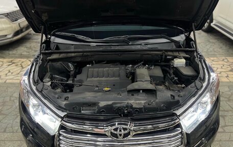 Toyota Highlander III, 2015 год, 2 800 000 рублей, 2 фотография