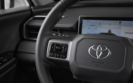 Toyota RAV4, 2025 год, 4 100 000 рублей, 19 фотография