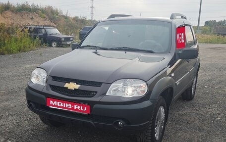 Chevrolet Niva I рестайлинг, 2011 год, 435 000 рублей, 2 фотография