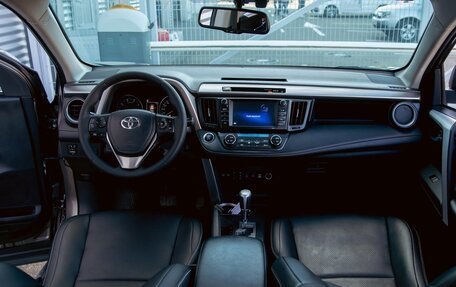 Toyota RAV4, 2017 год, 1 775 000 рублей, 10 фотография