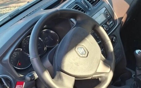 Renault Logan II, 2018 год, 495 000 рублей, 6 фотография