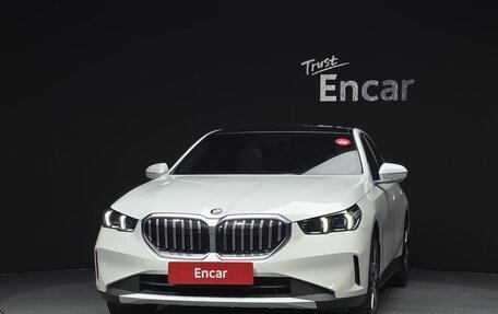 BMW 5 серия, 2024 год, 5 983 000 рублей, 2 фотография