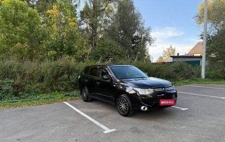 Mitsubishi Outlander III рестайлинг 3, 2012 год, 950 000 рублей, 1 фотография