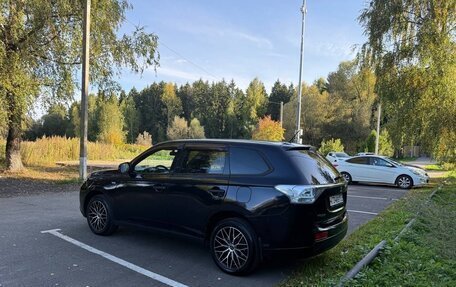 Mitsubishi Outlander III рестайлинг 3, 2012 год, 950 000 рублей, 4 фотография