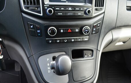 Hyundai Grand Starex Grand Starex I рестайлинг 2, 2017 год, 2 249 888 рублей, 14 фотография