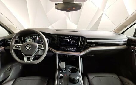 Volkswagen Touareg III, 2018 год, 4 850 000 рублей, 14 фотография
