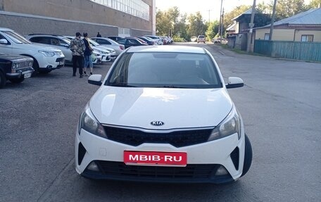 KIA Rio IV, 2021 год, 860 000 рублей, 1 фотография