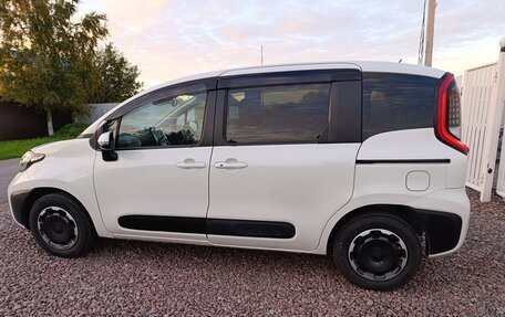 Toyota Sienta, 2023 год, 1 650 000 рублей, 7 фотография