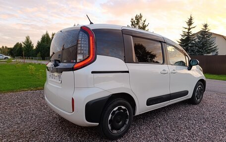 Toyota Sienta, 2023 год, 1 650 000 рублей, 4 фотография