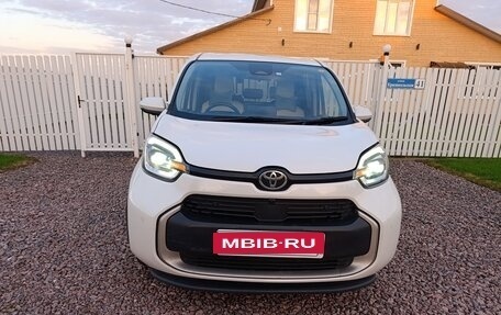 Toyota Sienta, 2023 год, 1 650 000 рублей, 2 фотография