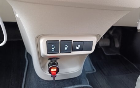 Toyota Sienta, 2023 год, 1 650 000 рублей, 14 фотография
